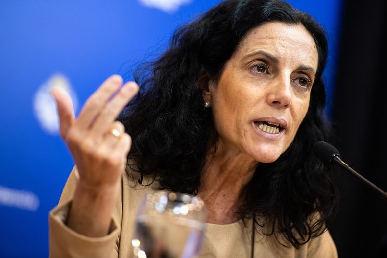 La ministra de Economía y Finanzas, Azucena Arbeleche