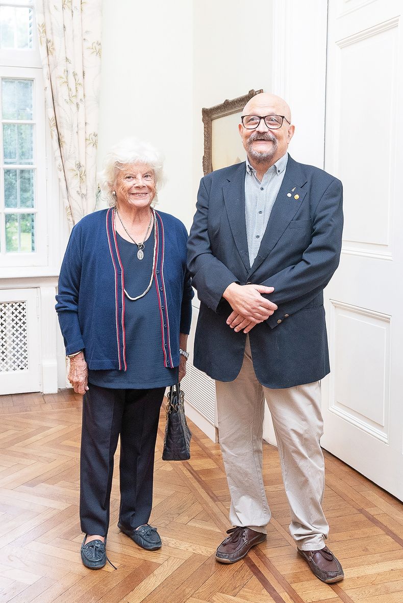 Elena Hughes con Mario Mascarello, director del Museo Naval