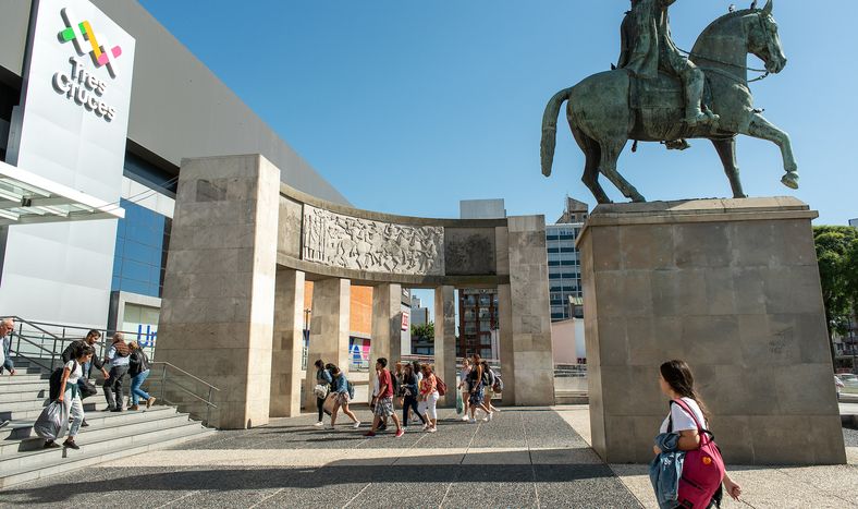 Monumento a Fructuoso Rivera en Tres Cruces.