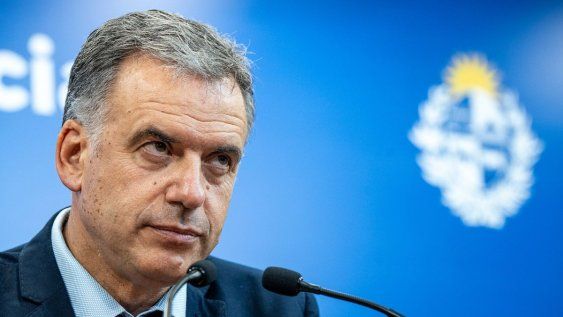 Yamandú Orsi en conferencia de prensa tras su primera reunión de transición de gobierno en Torre Ejecutiva, noviembre 2024. Yamandú Orsi en conferencia de prensa tras su primera reunión de transición de gobierno en Torre Ejecutiva, noviembre 2024.