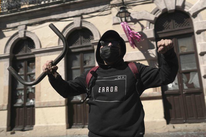 Estudiantes salieron a las calles de Morelia por segundo día consecutivo para exigir justicia por el asesinato del alcalde de Uruapan, Carlos Manzo.