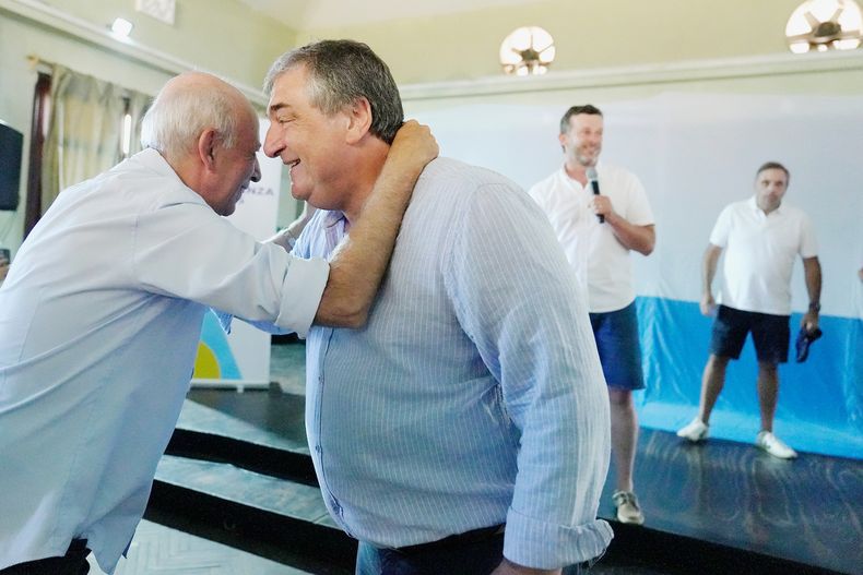 Javier Garc&iacute;a, Sergio Botana, Sebasti&aacute;n And&uacute;jar y &Aacute;lvaro Dastugue durante el encuentro anual de Alianza Pa&iacute;s en Atl&aacute;ntida, Canelones, 25 de enero de 2026.