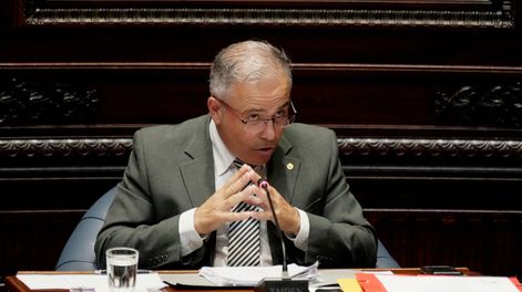 Alfonso Lereté durante la Comisión Permanente del Parlamento en Montevideo
