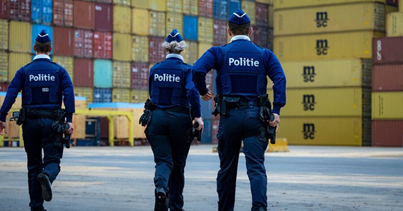 Oficiales de la Policía de Bélgica en un operativo en elPuerto de Amberes. Foto: Police.be