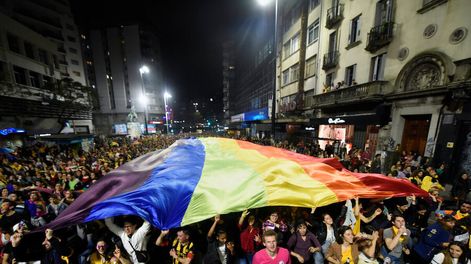 Marcha de la Diversidad por el centro de Montevideo. Foto: Nicolás Celaya / adhocFOTOS