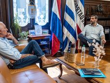 Carlos Negro y Nicolás Martinelli durante una reunión de transición de gobierno en febrero de 2025 en el Ministerio del Interior. Carlos Negro y Nicolás Martinelli durante una reunión de transición de gobierno en febrero de 2025 en el Ministerio del Interior.