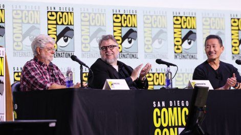 George Lucas, Guillermo del Toro y Doug Chiang, vicepresidente y director creativo ejecutivo de Lucasfilm, hablan en el escenario del adelanto del Museo Lucas de Arte Narrativo durante la Comic-Con International 2025 en San Diego