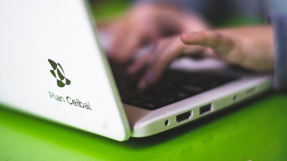 Computadoras del Plan Ceibal. Foto: Pablo Vignali / adhocFOTOS Computadoras del Plan Ceibal. Foto: Pablo Vignali / adhocFOTOS