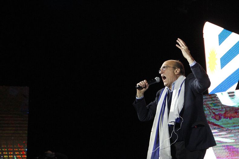 imagen de Entre la resiliencia personal y el miedo a lo que vendrá si pierde el Frente Amplio, Martínez quiere dar el batacazo