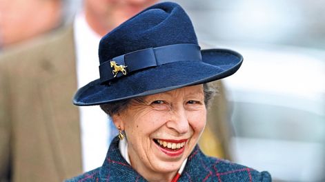 La princesa Anne del Reino Unido solía acompañar a su madre, Elizabeth II; este año concurrió con sus hijos y algunos nietos. Foto: AFP