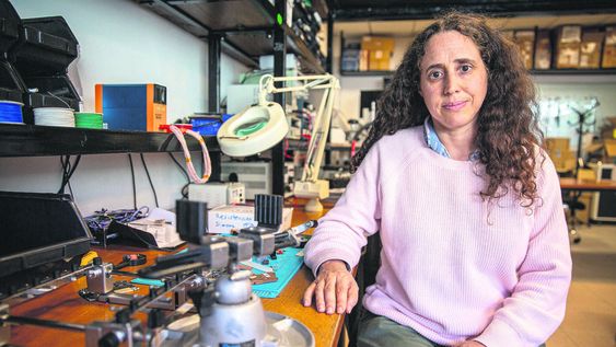 Fiorella Haim en el laboratorio del edificio Ceibal en el LATU durante la entrevista con Búsqueda. Foto: Mauricio Zina / AdhocFOTOS Fiorella Haim en el laboratorio del edificio Ceibal en el LATU durante la entrevista con Búsqueda. Foto: Mauricio Zina / AdhocFOTOS