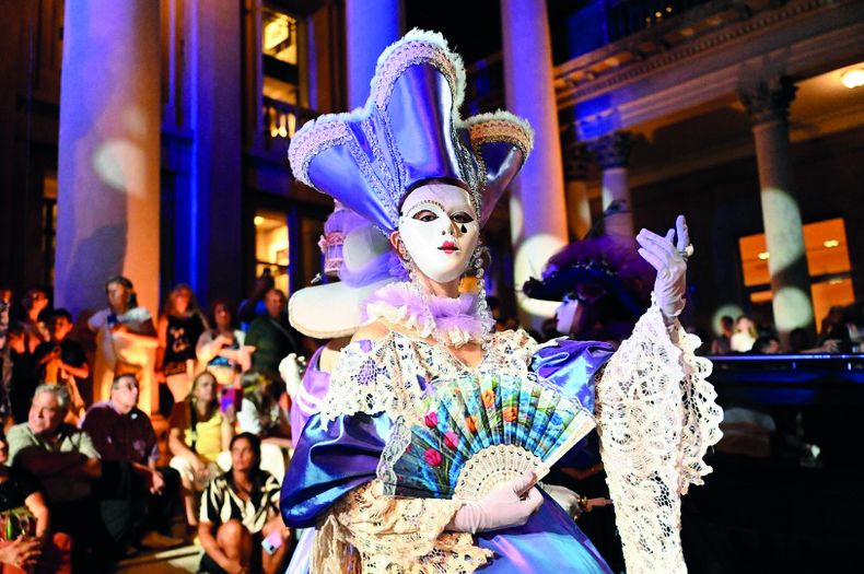 El escenario del Teatro Solís se transformará en una ventana al carnaval de Venecia