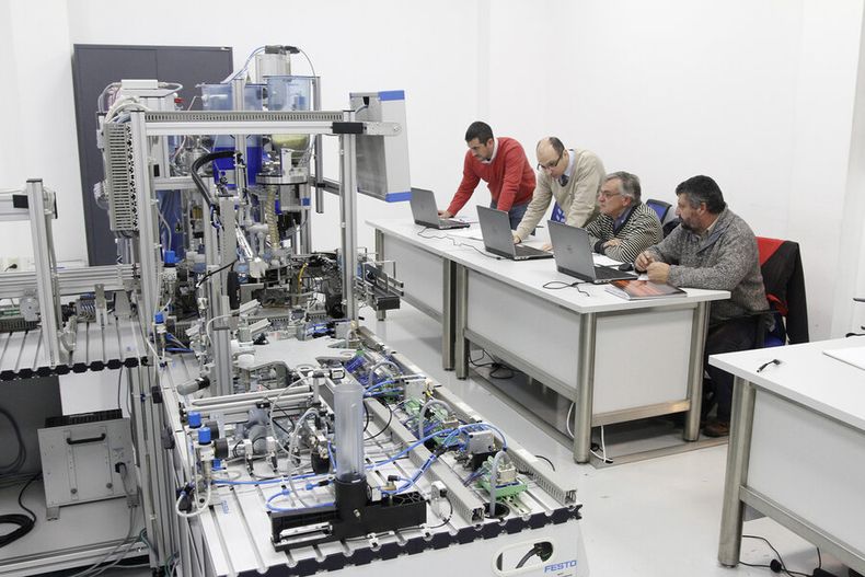 imagen de El gobierno quiere impulsar la “industria del conocimiento” y vencer el “pánico a que las computadoras tomen el control”