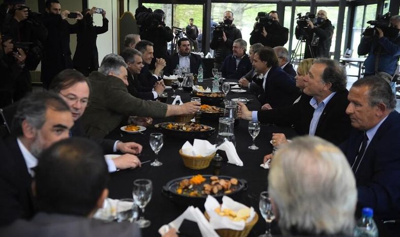 Lacalle Pou junto a los intendentes blancos