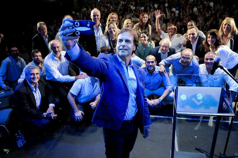 imagen de La política uruguaya ingresó en un camino “irreversible”, donde la batalla también se produce en el terreno virtual
