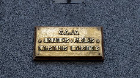 Edificio de la Caja de Jubilaciones. Foto: Mauricio Zina / adhocFOTOS