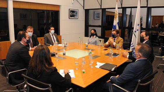 Lacalle Pou reunido con el presidente del Banco Interamericano de Desarrollo en setiembre de 2021 Lacalle Pou reunido con el presidente del Banco Interamericano de Desarrollo en setiembre de 2021