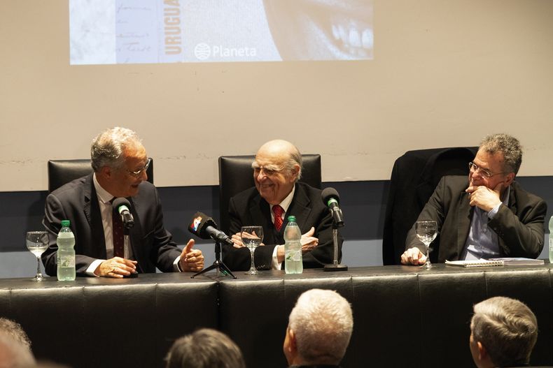 Eduardo Rivas, Julio María Sanguinetti y Gerardo Caetano