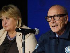 El contraalmirante retirado Daniel Núñez, presidente del Instituto Antártico Uruguayo, y la ministra de Defensa Nacional, Sandra Lazo, en junio, durante la firma de un acuerdo de licenciamiento El contraalmirante retirado Daniel Núñez, presidente del Instituto Antártico Uruguayo, y la ministra de Defensa Nacional, Sandra Lazo, en junio, durante la firma de un acuerdo de licenciamiento