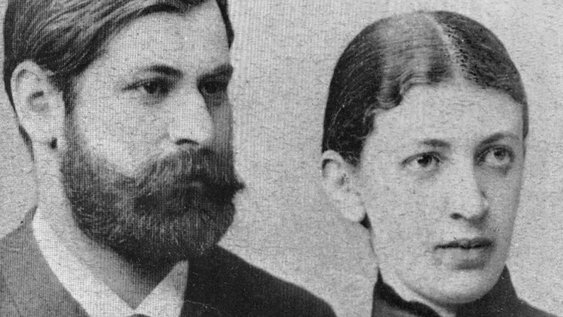 Sigmund Freud era tan apasionado como celoso e inseguro; envió más de mil cartas a Martha Bernays, su esposa durante 53 años y madre de sus seis hijos. Sigmund Freud era tan apasionado como celoso e inseguro; envió más de mil cartas a Martha Bernays, su esposa durante 53 años y madre de sus seis hijos.