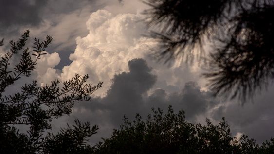 Proximidad de una tormenta. Foto: Ricardo Antúnez / adhocFOTOS Proximidad de una tormenta. Foto: Ricardo Antúnez / adhocFOTOS