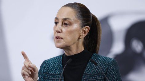 La presidenta de México, Claudia Sheinbaum, habla durante una rueda de prensa en Palacio Nacional de la Ciudad de México (México). 