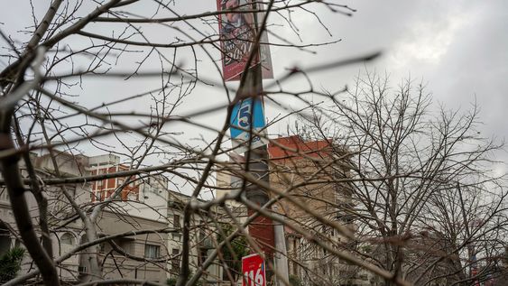 Publicidad electoral en una columna en Avenida Bulevar España, Montevideo. Publicidad electoral en una columna en Avenida Bulevar España, Montevideo.
