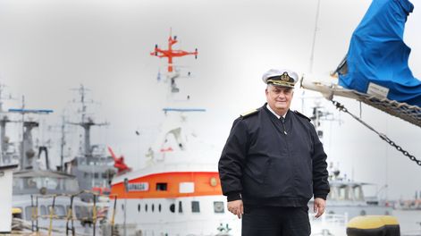 El comandante en jefe Jorge Wilson en la base naval del puerto de Montevideo. Foto: Nicolás Der Agopián / Búsqueda