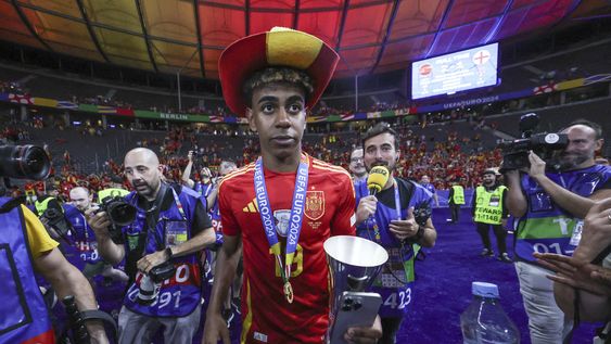 Lamine Yamal, campeón con España de la Eurocopa 2024 a los 17 años Lamine Yamal, campeón con España de la Eurocopa 2024 a los 17 años