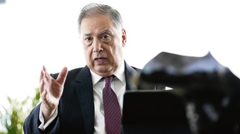 Roberto Palermo durante la entrevista con Búsqueda. Fotos: Javier Calvelo, adhocFOTOS / Búsqueda