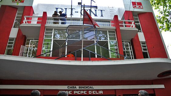 imagen de Talvi y Martínez expondrán en el PIT-CNT; Lacalle Pou prefiere una reunión cerrada imagen de Talvi y Martínez expondrán en el PIT-CNT; Lacalle Pou prefiere una reunión cerrada