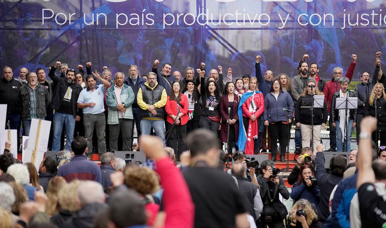Dirigentes sindicales en el acto del 1º de mayo