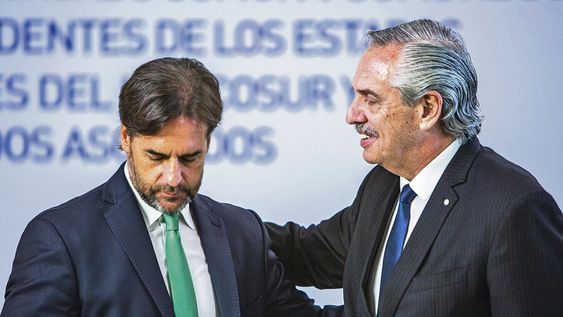 Los pedidos de datos a la DGI repuntaron cuando creció la radicación de argentinos alentada por el gobierno de Lacalle Pou. Foto: Mauricio Zina / adhocFOTOS Los pedidos de datos a la DGI repuntaron cuando creció la radicación de argentinos alentada por el gobierno de Lacalle Pou. Foto: Mauricio Zina / adhocFOTOS