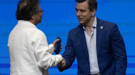 Daniel Noboa y Gustavo Petro durante una cumbre internacional.