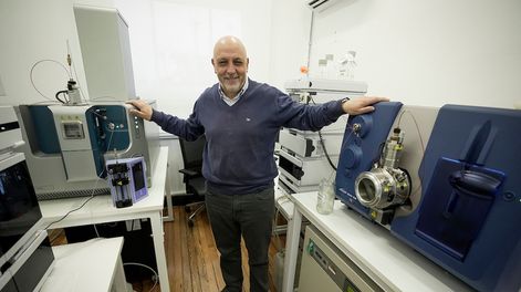 Rafael Radi en el nuevo laboratorio biomolecular, en la Facultad de Medicina