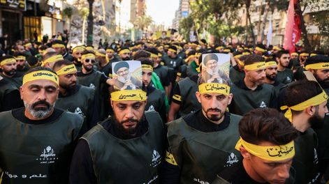 Militantes de Hezbolá durante una movilización realizada este año en Beirut, Líbano, en homenaje a su histórico líder, Hasán Nasralá.