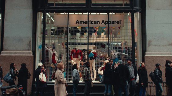 netflix estreno un documental sobre american apparel, uno de los mas grandes fiascos de la moda netflix estreno un documental sobre american apparel, uno de los mas grandes fiascos de la moda