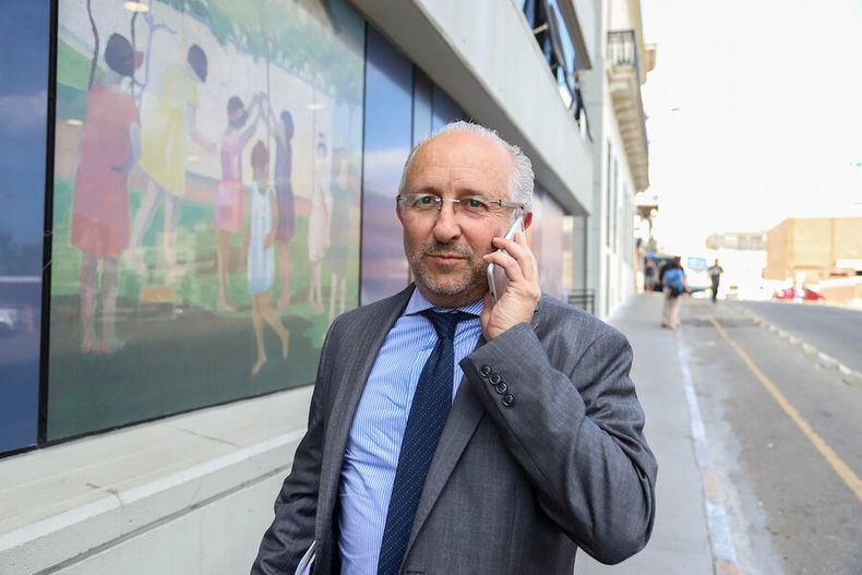 Pablo Da Silveira llegando al MEC. Foto: Mauricio Zina / adhocFOTOS