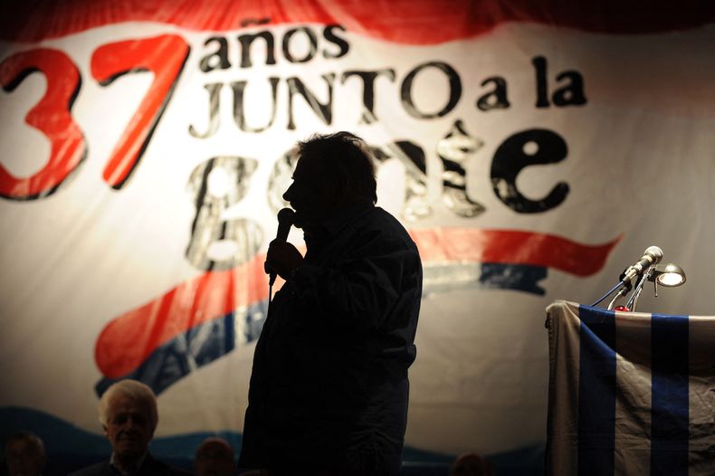 José Mujica durante un discurso de aniversario del Frente Amplio