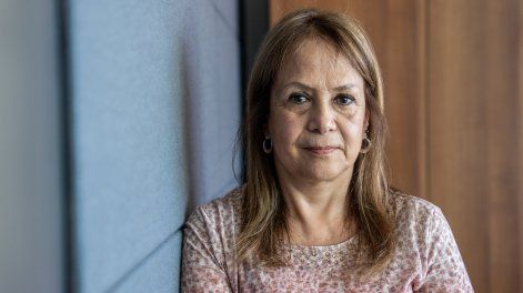 Ana Ferraris durante su entrevista con Búsqueda