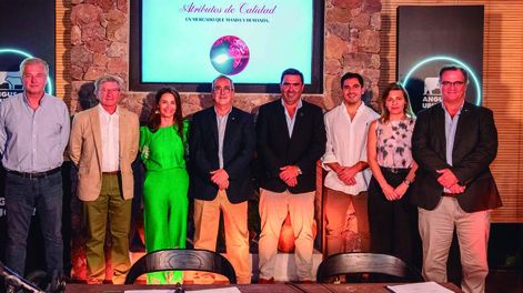 El consultor y periodista Rafael Tardáguila; el empresario Miguel de Achával; la directora de frigorífico Las Moras, Elizabeth Misa; el presidente del Instituto Nacional de Carnes (INAC), Gastón Scayola; el presidente de Angus Uruguay, Juan Pablo Pérez; el director de Frigorífico Las Piedras, Alejandro González; la gerente de marketing de INAC, Josefina Valenti; y el directivo de Angus Uruguay, Mauricio Rodríguez.