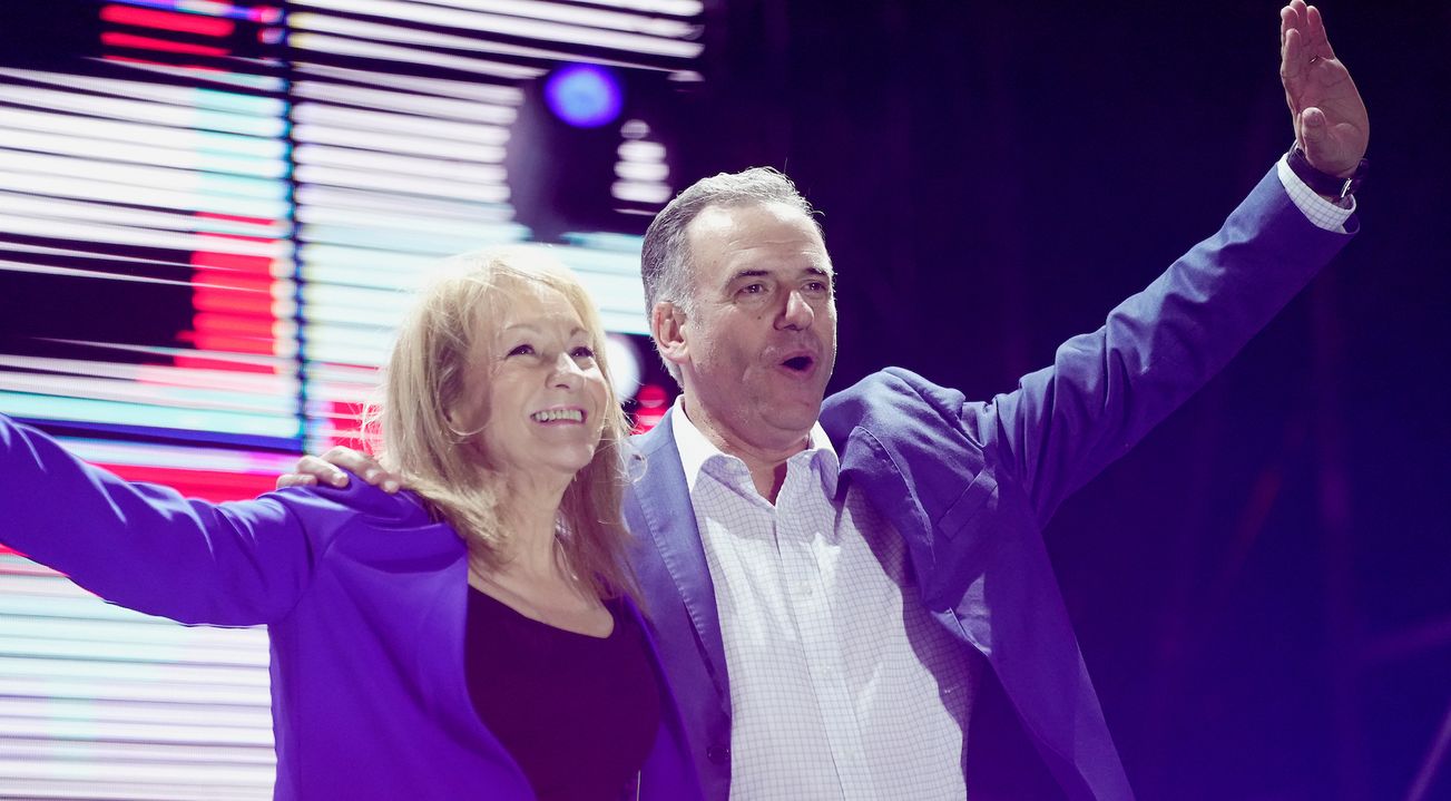 Carolina Cosse y Yamandú Orsi, durante el cierre de campaña del Frente Amplio en 2024.&nbsp;