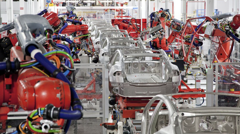 Las fábricas oscuras de China: cientos de robots producen más de mil autos eléctricos al día