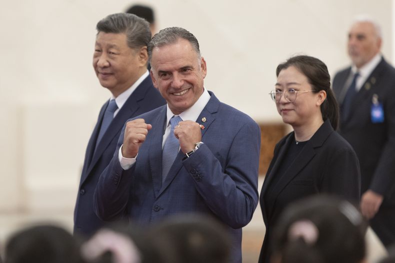 Presidente Yamandú Orsi junto a su par de China, Xi Jinping.