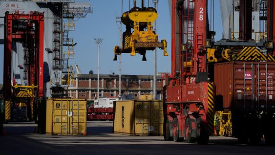 Contenedores para comercio exterior en el Puerto de Montevideo. Contenedores para comercio exterior en el Puerto de Montevideo.