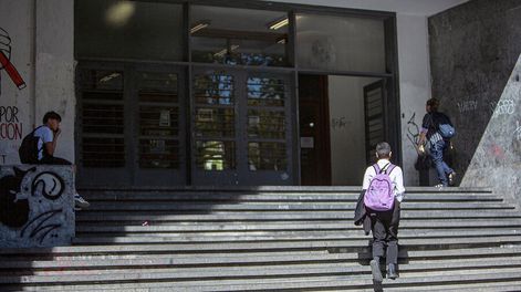 Liceo Nº 4 San Zorrilla de San Martin en el barrio Parque Rodo en Montevideo. Foto: Mauricio Zina / adhocFOTOS