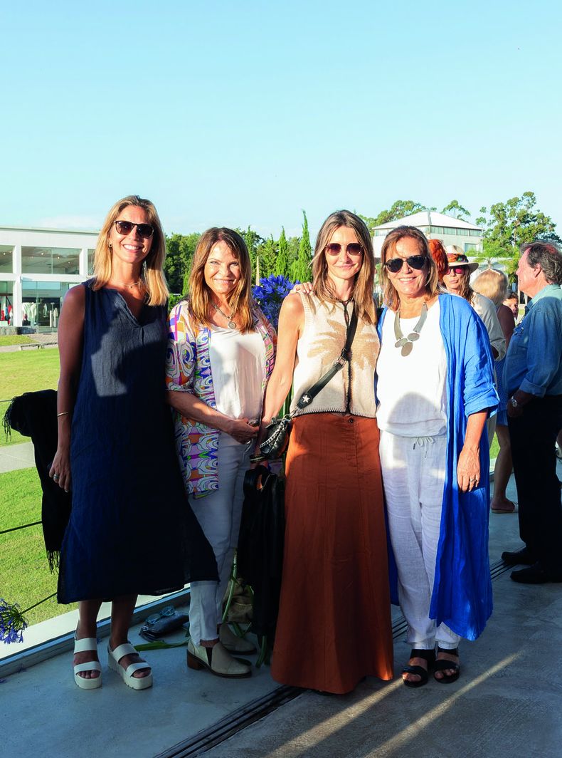 Silvana Vargas, Raquel Ruiz, Úrsula Schroeder y María Gloria Dziaukszty