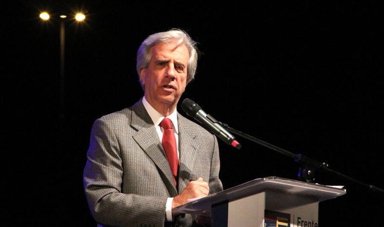 imagen de Vázquez busca “acortar plazos” para la concreción de la nueva pastera;	UPM pide “paciencia” porque faltan etapas para definir la inversión