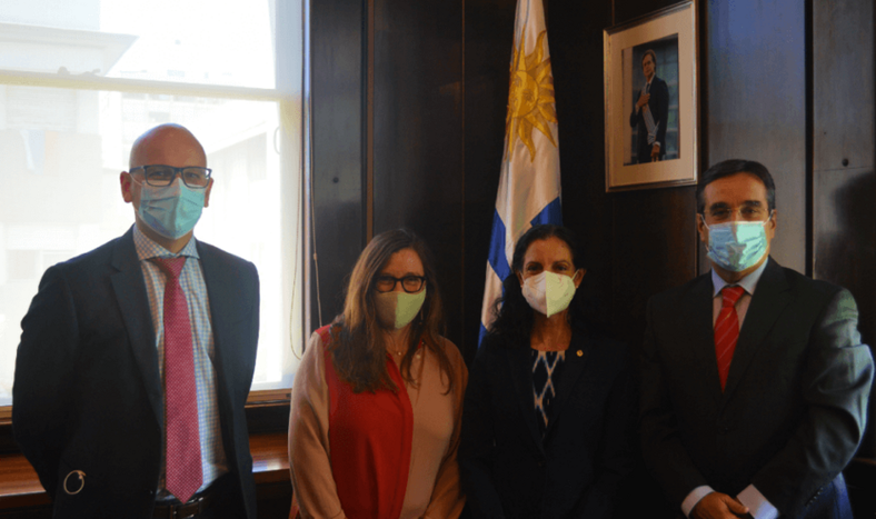 Los consejeros fiscales con la ministra Arbeleche. Foto: MEF