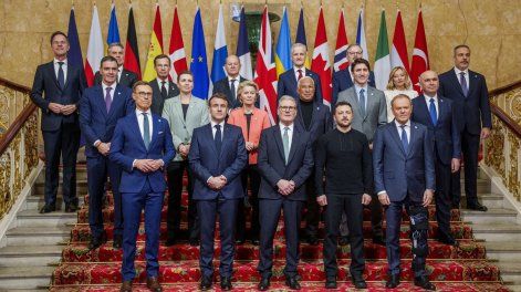 El primer ministro británico es el anfitrión de una cumbre de líderes europeos en Londres para discutir la guerra en curso en Ucrania, 2 de marzo 2025.